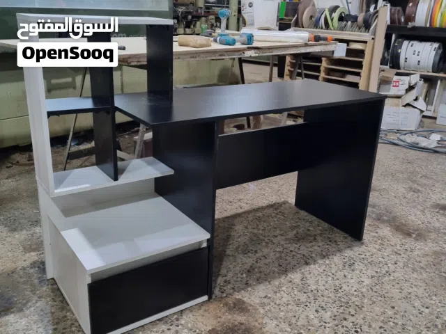 مكتب دراسي مع خزانة بتصميم مميز  فقط