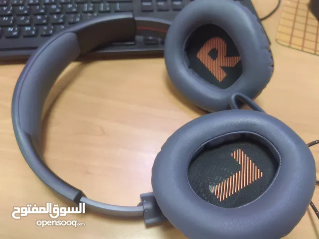 There are nearly 20 head mounted headphones, one of which is 2BD
