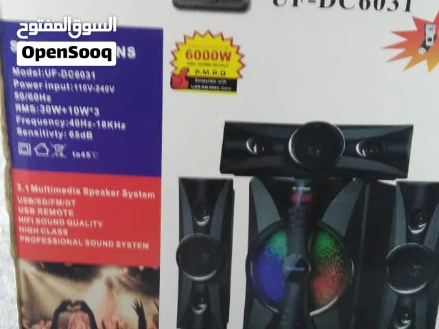سماعات كمبيوتر بحالة الوكالة