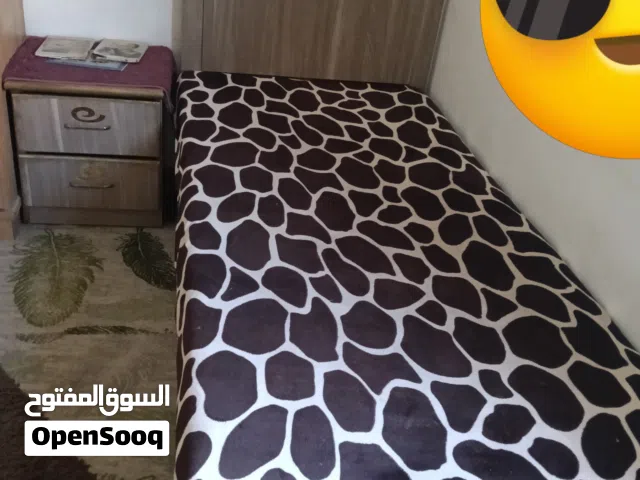 تختين وكومدينا وبيرو للبيع خشب لاتيه ملبس فورمايكة