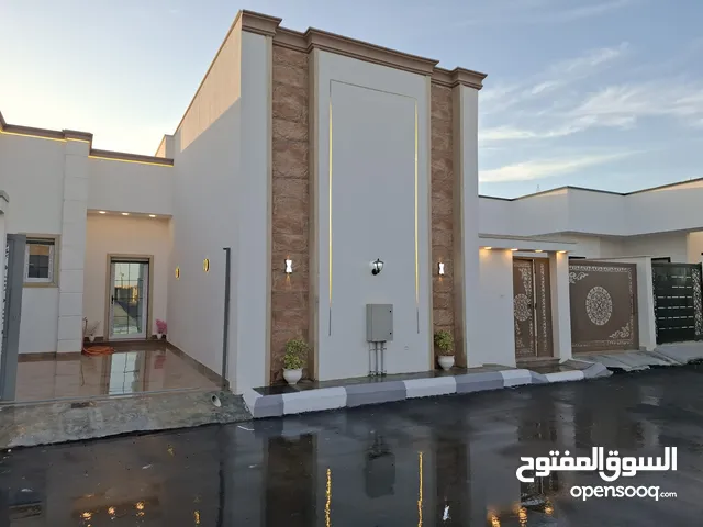 عدد 2 منازل تشطيب حديث للبيع في عين زارة اربع شوارع عليوي