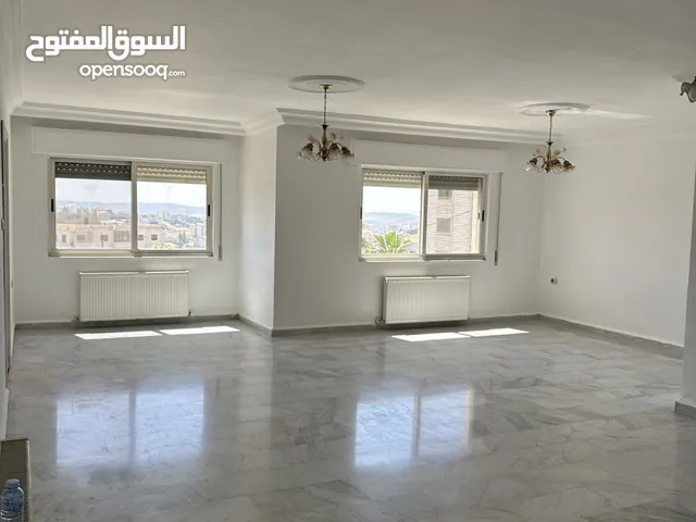 شقة مميزة للبيع السلط البحيرة بالقرب من الدفاع المدني
