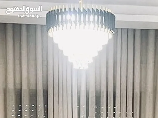 ثريا لون اسود