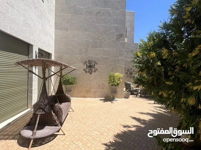 900 m2 5 Bedrooms Villa for Sale in Amman Al Kursi