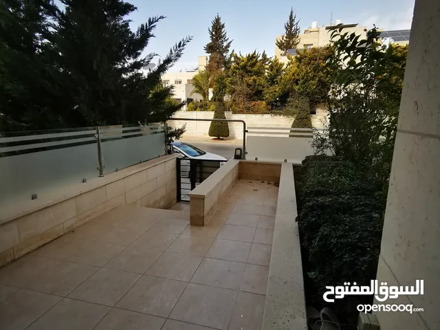للايجار شقة #ارضيه #فارغه في عبدون / مع حديقة و كراج (130م) ..