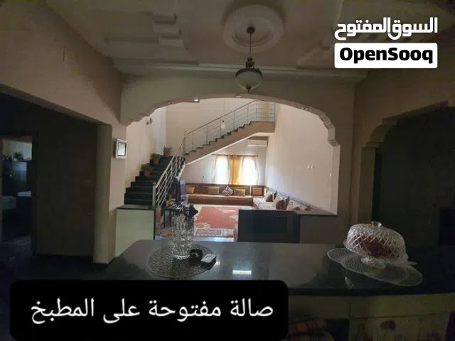 منزل للبيع في الخله من دورين ومن واجهتين مقابل مسجد النور