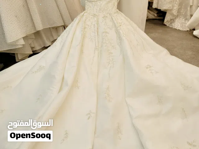 فساتين اعراس للبيع. تصفية محل