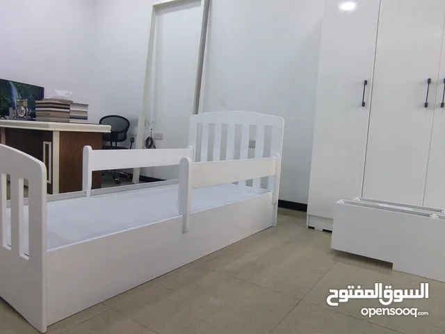 ورشة نجارة للبيع بصناعية بركاء