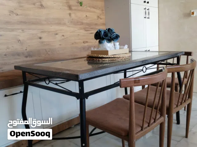ميز طعام مع كراسي