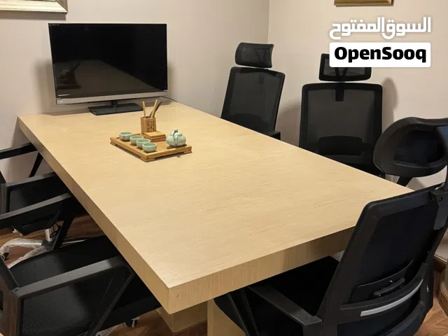 طاوله اجتماعات بحاله جيده للبيع