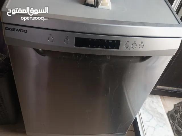 سلام عليكم ادوات مطبخ تقريبا متكاملة شبه جديدة للبيع