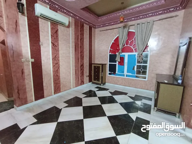 سعيد13- غرفه واسع للموظفين والطلاب في الموالح 11 خلف عمانتل مبنى قديم و قريب جامع الإسلام