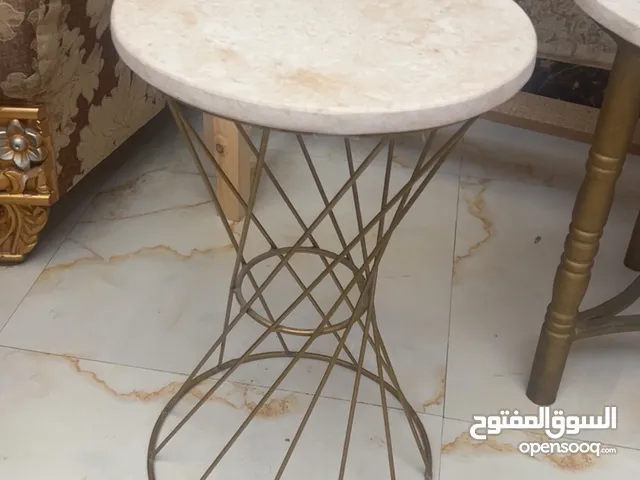 طاولة للبيع