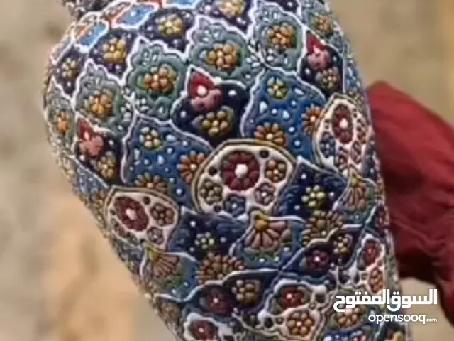 مزهرية فخارية يدوية بزخارف بارزة مطلية بالمينا اليدوي