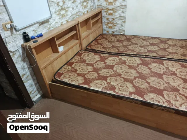تخت واحد فقط مفرد بحالة وكالة مع فرشة