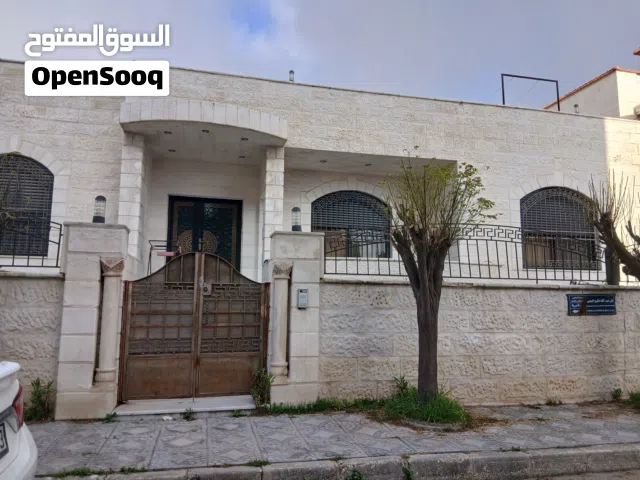 فيلا ، تصلح لمشروع استثماري  ، حضانه او روضه او مدرسه او مركز تجميل او جمعيه خيريه او اي مشروع مقبول