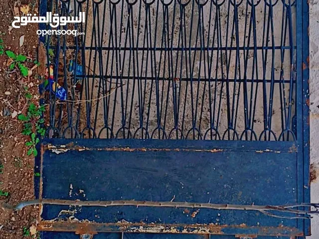باب حديد درفتين (مستعجل) بينفع لباب حديقة او منزل