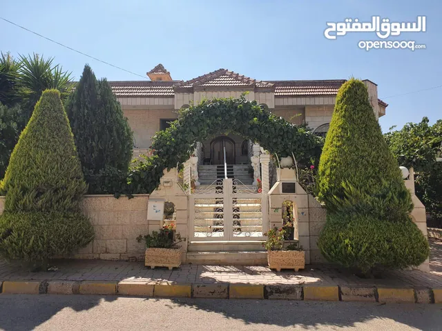 فيلا فاخرة للبيع في الجبيهة – مساحة 870 م2 – بدون وسيط