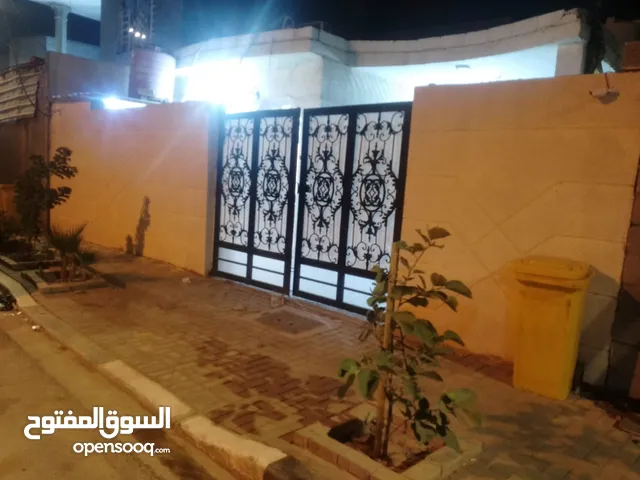 200 m2 2 Bedrooms Townhouse for Sale in Basra Qibla