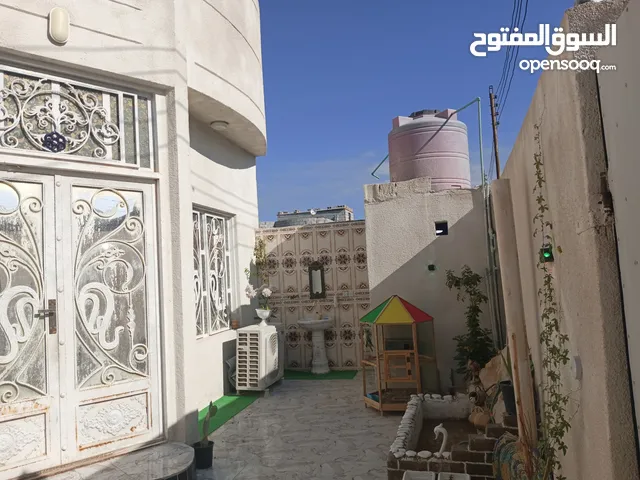 200m2 Studio Townhouse for Sale in Basra Abu Al-Khaseeb