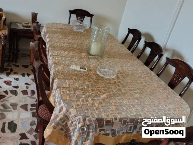 طاولة سفرة مع 8 كراسي. خشب جوز