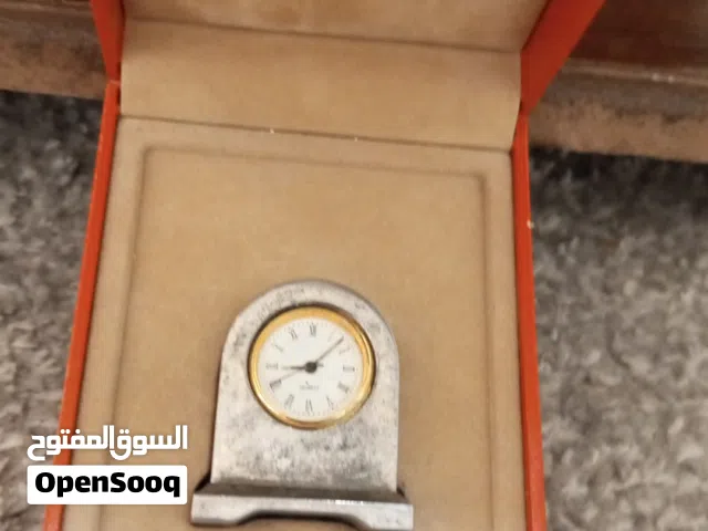 ساعة مكتبية ديكورية أنيقة ستايل فرنسي داخل علبتها الأصلية. قطعة مميزة مناسبة للديكور أو للمكتب وإضاف