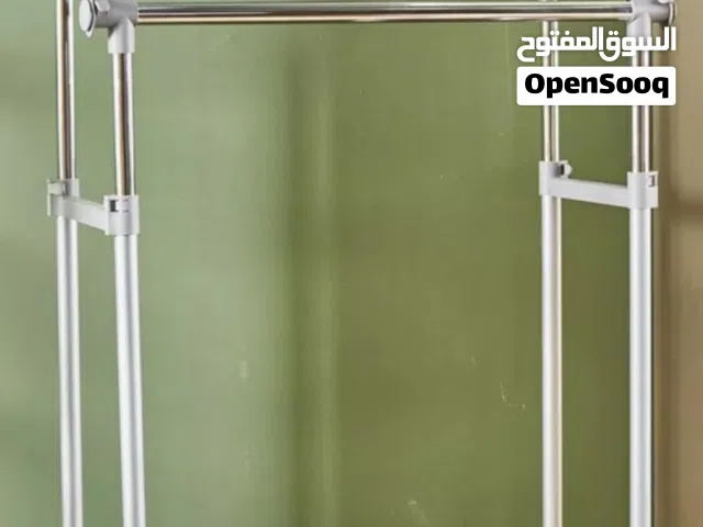 استاند من الاستانلس ستيل