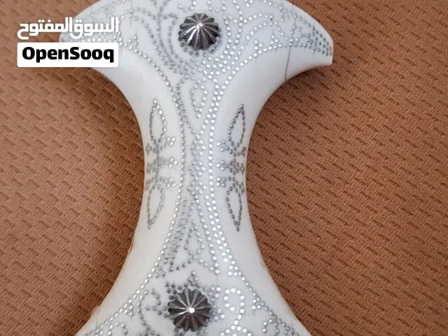 من نوادر خنجر قديم وقرن عاج فيل