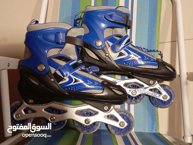 بوت عجال (سكيت - skate ) مستعمل لمده بسيطه مع شنطة السكيت مناسب من نمره 39 - 43 / يتوسع.