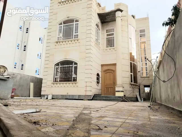 1400 m2 More than 6 bedrooms Villa for Sale in Sana'a Bayt Baws