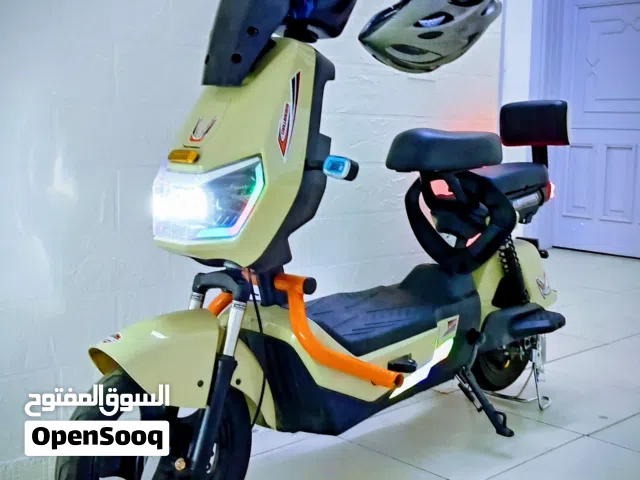 سكوتر كهربائي تشالينجرز 60 فولت 1000 واط بطارية 16 أمبير استخدام شهر واحد فقط