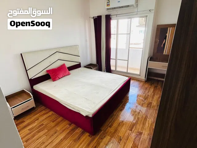 غرفتين وصالة ومطبخ وحمام للايجار الشهري مسقط الخوض قريب منها جميع الخدمات