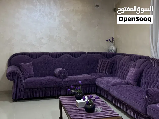 غرفة ضيوف باللون البنفسجي للبيع