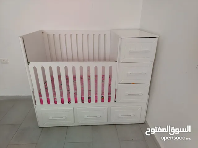 تخت أطفال مع ادراج