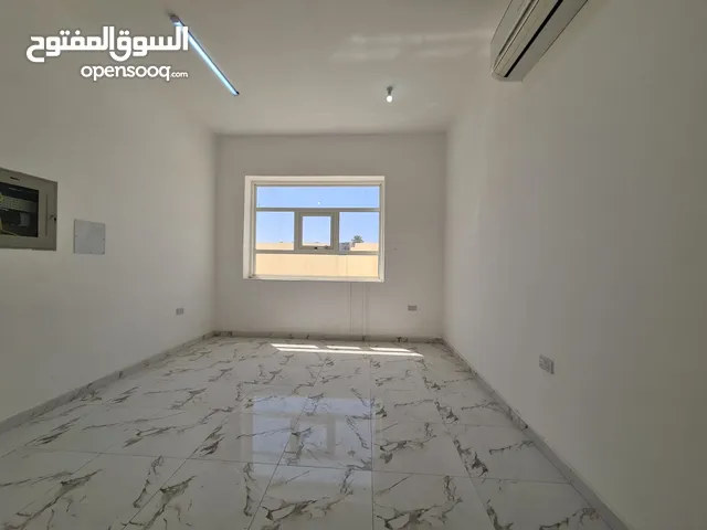 180 m2 3 Bedrooms Apartments for Rent in Al Sharqiya Ibra