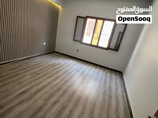شقة خدمية في حي الأندلس للايجار دور اول مستقل ب2500