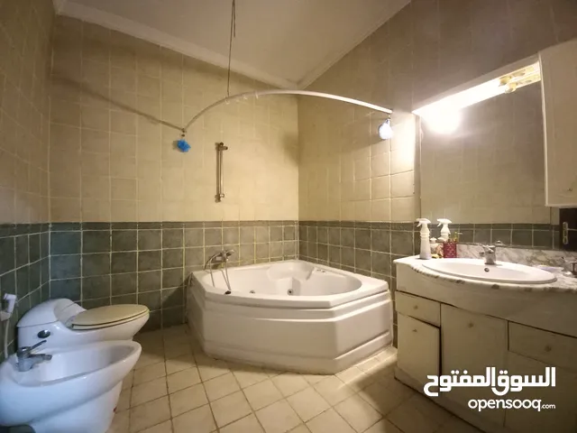 300 m2 4 Bedrooms Apartments for Rent in Amman Deir Ghbar