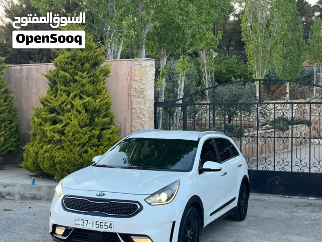 2017 كيا نيرو Standard