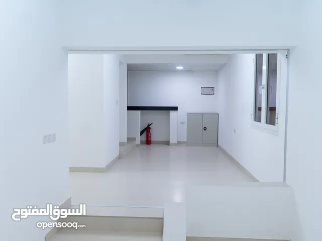 مكتب تجاري / Spacious Commercial Office