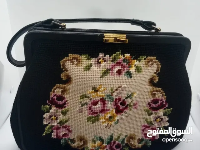 شنته تطريز شغل يدوي ستاتي فرنسيه نوع ايبسن قديمه جدا عمرها اكثر من 50سنه