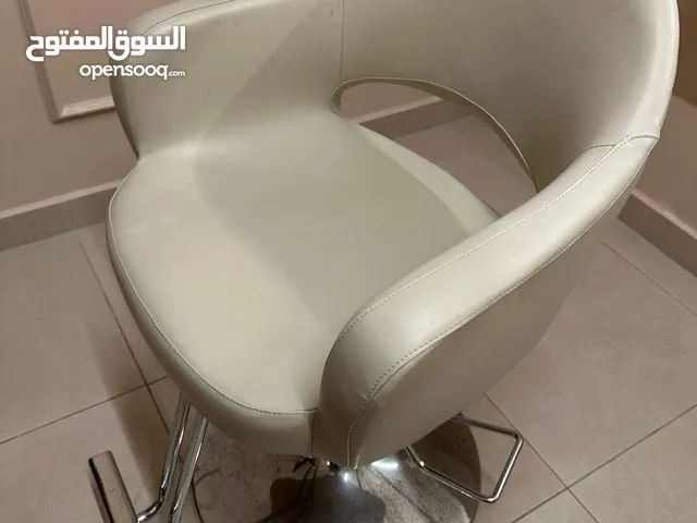 للبيع 3 حبات كراسي صالون نسائي