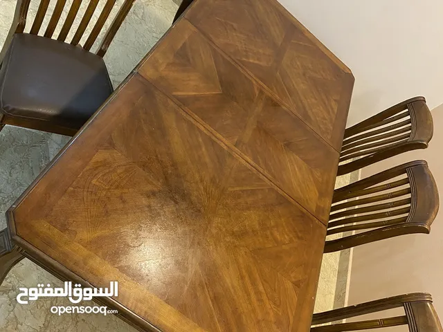 عاجل البيع طاولة طعام ثقيله