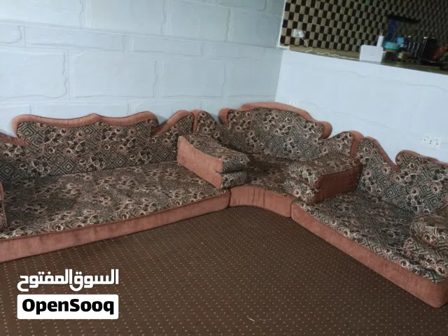 طقم جلوس لون بني غامق