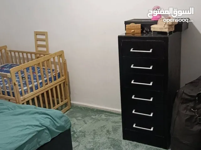 غرفة نوم بحاله جيده جدا