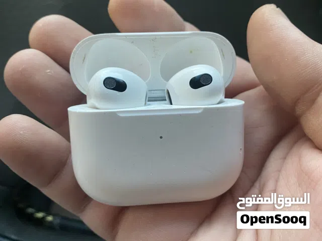 سماعات ايربود الجيل الثالت للبيع بسبب عدم الاستخدام بسعر حرق نهائي