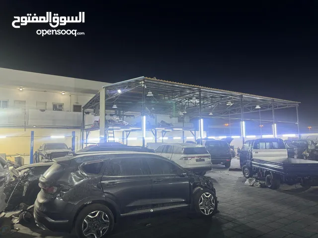 نصف كراج صيانة عامة للمركبات جاهز ومرخص مع جيك ويوجد سكن عمال بالقرب من الكراج موقع مميز مقابل مزاد