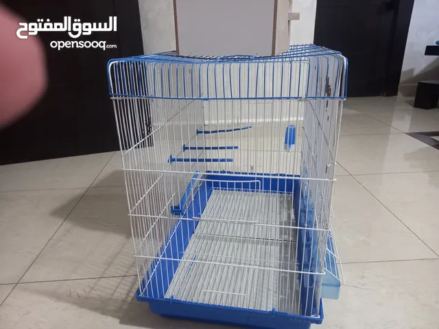 مطير كبير مع 8 معالف يصلح للعصافير واليمام وجميع طيور الزينه القفص بحاله ممتازه للبيع
