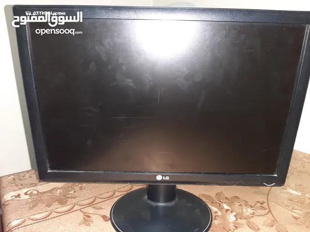 شاشة LG مستملة نظيفة اذا بتحب معها كمبيوتر