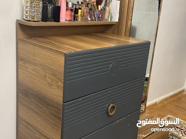 غرفة نوم بحالة جيدة جدا