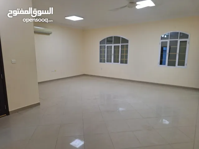 للعوائل شقة فاخرة وواسعة للايجار بالموالح خلف مدرسة الموهبة قريب دوار التعمير
